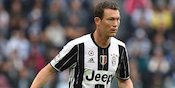 Diincar Chelsea, Lichtsteiner Lebih Pilih Nice