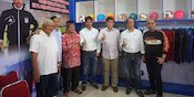 Pelatih Semen Padang Rambah Bisnis Apparel Pelatih Semen Padang Rambah Bisnis Apparel