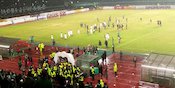 Laga Persebaya Kontra Martapura FC Diwarnai Kericuhan Laga Persebaya Kontra Martapura FC Diwarnai Kericuhan