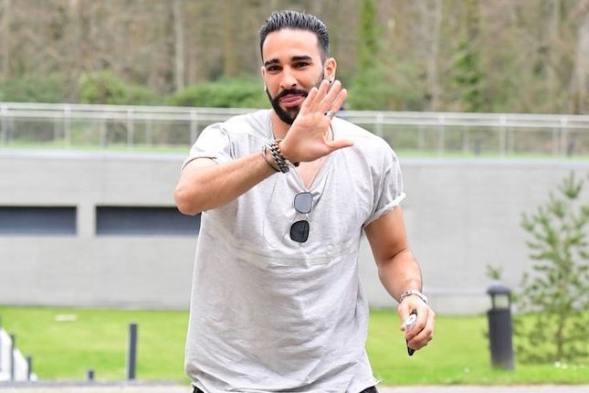 Bek Tengah: Adil Rami