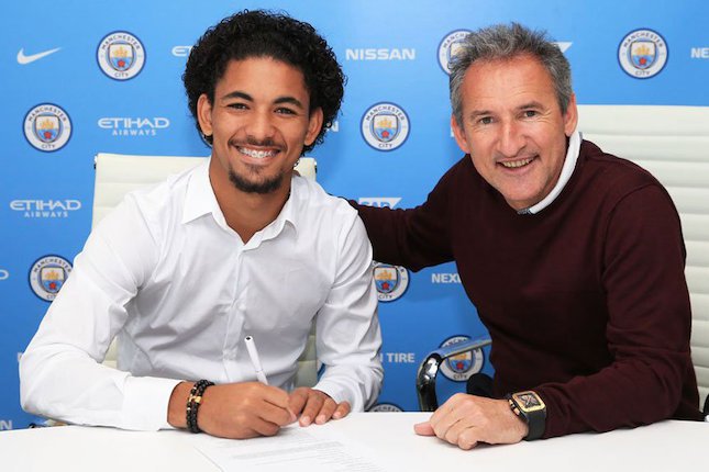 Douglas Luiz (c) MCFC
