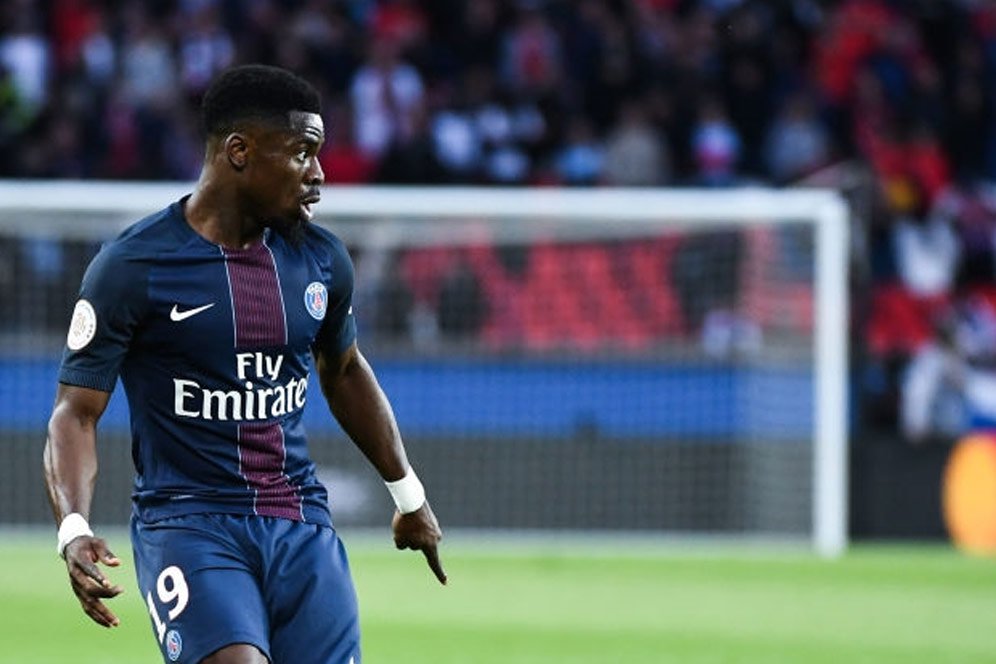 Aurier Bantah ke Tottenham Karena Uang