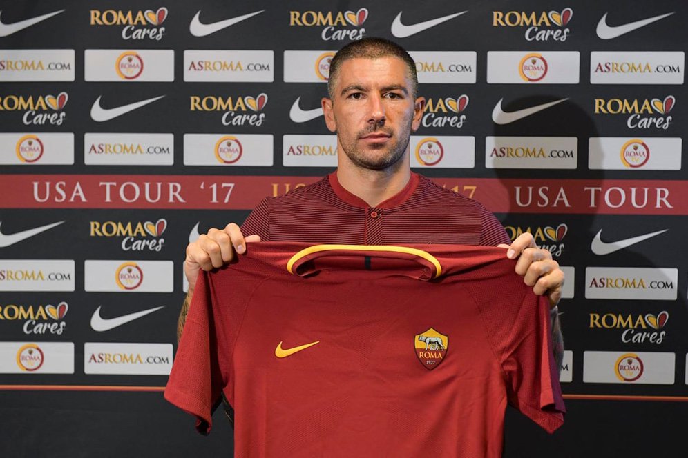 Cinta Lazio, Kolarov Kini Malah Gabung Roma Cinta Lazio, Kolarov Kini Malah Gabung Roma
