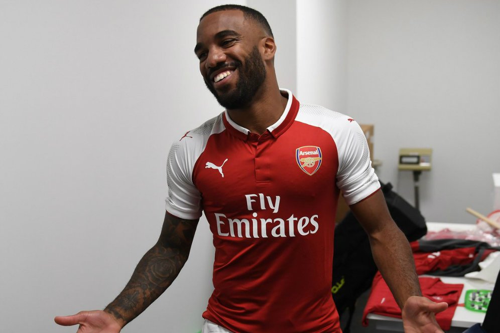 Lacazette Merapat, Ozil Pun Bahagia