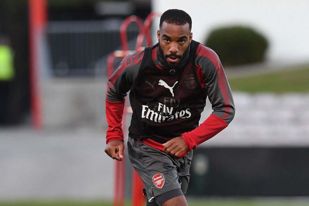 Lacazette Pakai Nomor Punggung Identik Pemain Flop