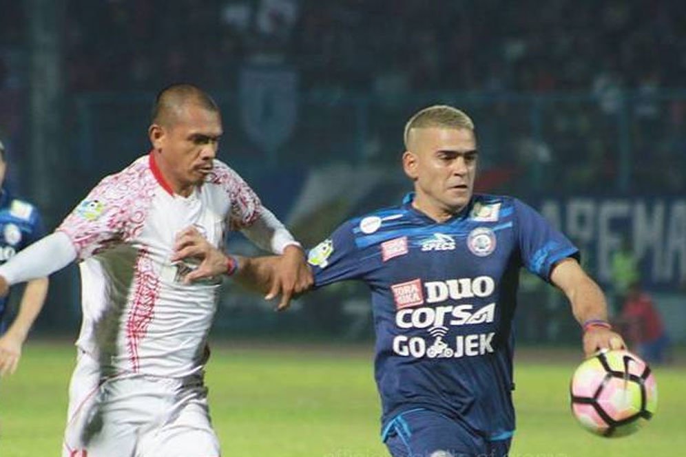 Persipura Bekuk Arema di Kanjuruhan