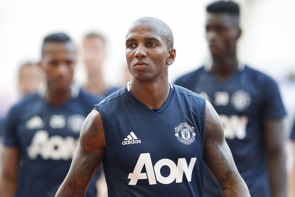 Ashley Young Tak Jadi Angkat Kaki dari Manchester United