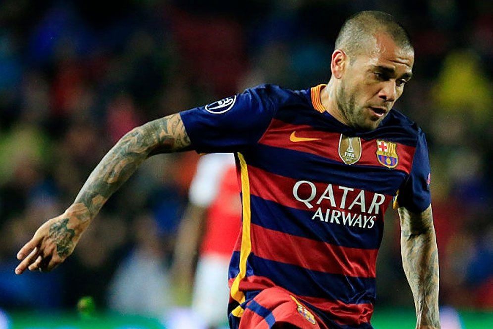 Dani Alves Tak Menyesal Tinggalkan Barcelona