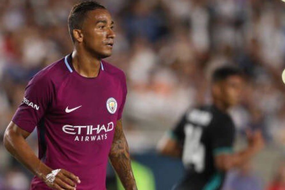 Danilo Ingin Fans City Beri Dukungan Maksimal Saat Lawan Liverpool