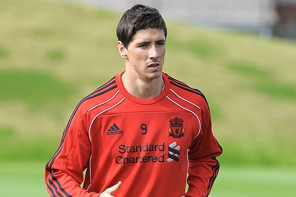 Gary Neville Klaim MU Pernah Coba Datangkan Torres