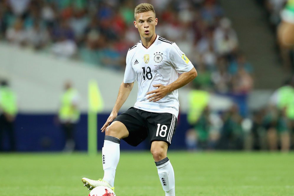 Bek Kanan Atau Gelandang? Ini Jawaban Kimmich