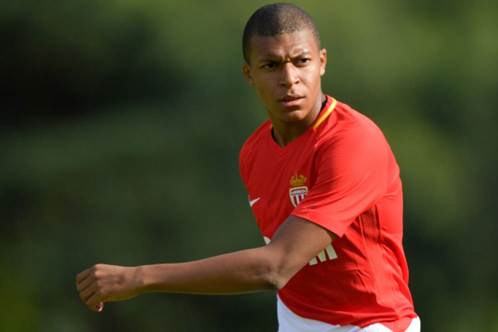 Ultras Monaco Kecam Tuntutan Gaji Mbappe