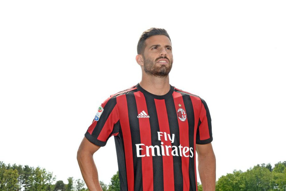 Musacchio Tak Masalah Main di Formasi Tiga Bek