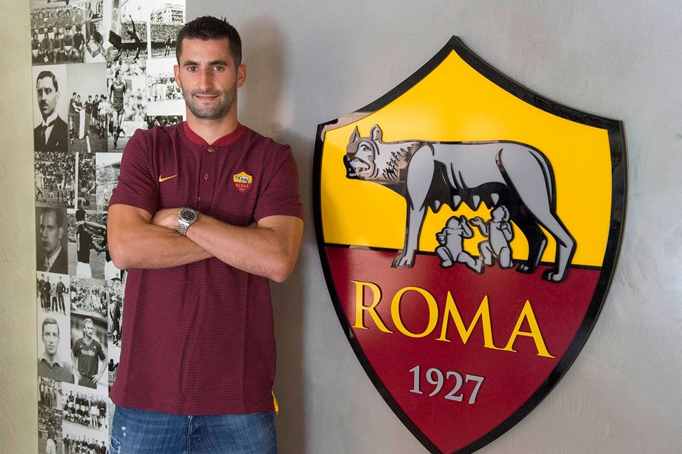 Roma Resmi Gaet Maxime Gonalons