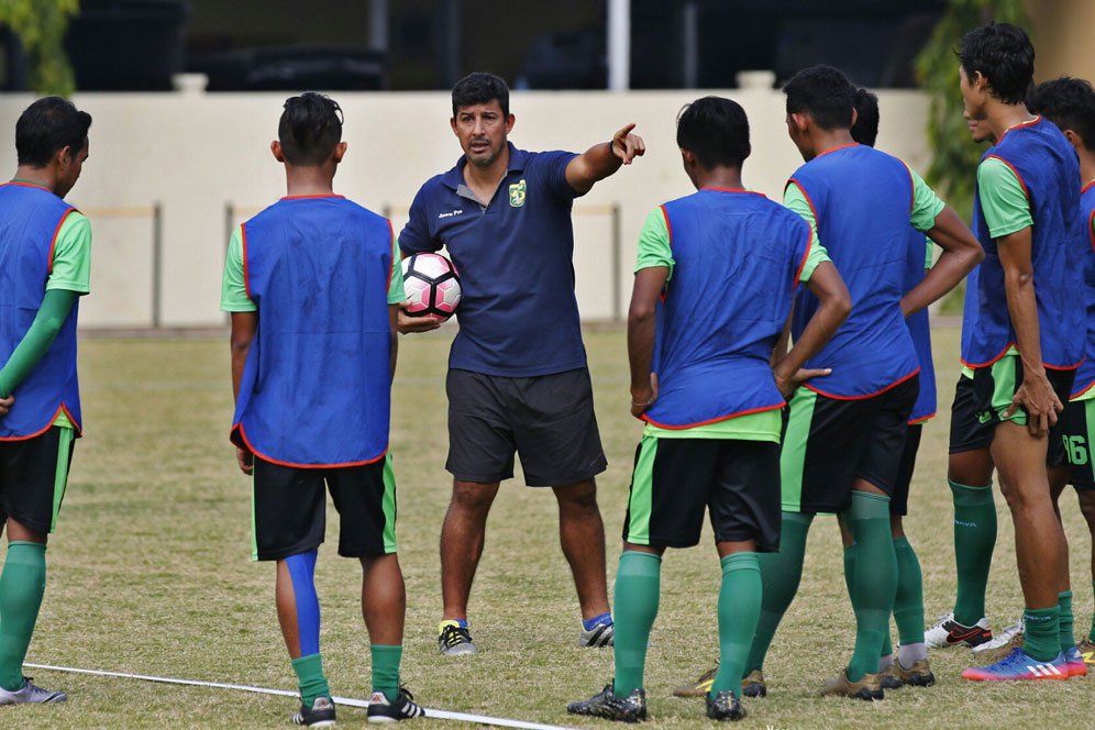 Asa Persebaya di Markas Madiun Putra