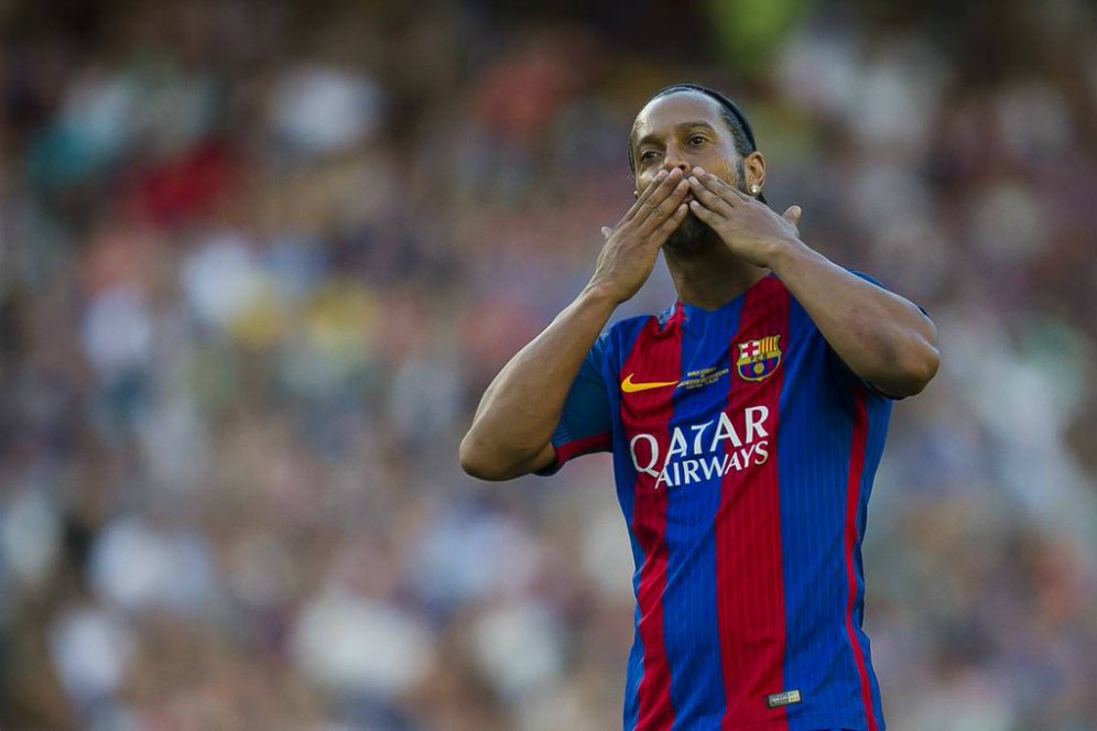 Video: Gol Futsal Cerdik Ronaldinho