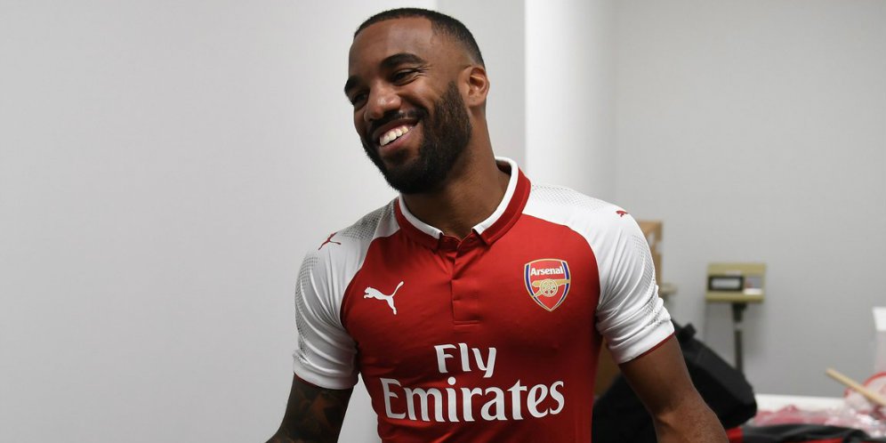 Lacazette Merapat, Ozil Pun Bahagia