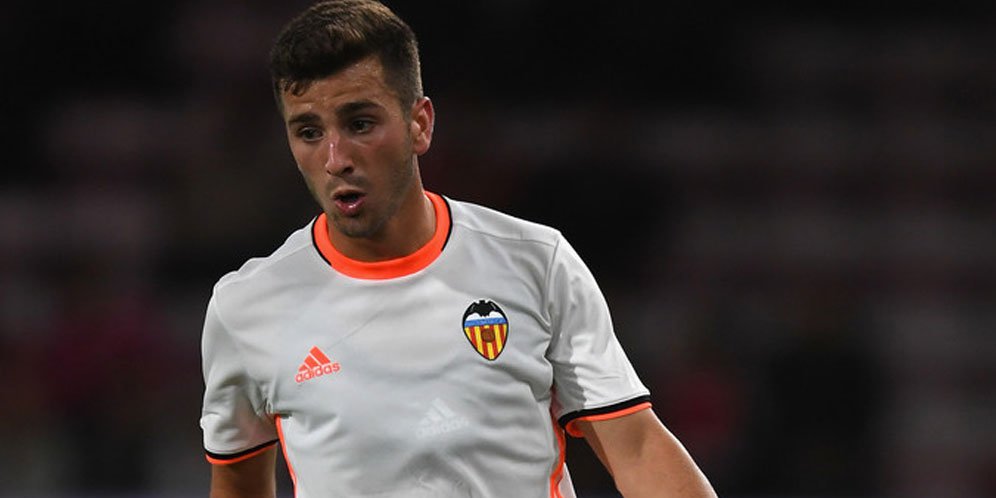 Saingi Arsenal, Roma Turut Incar Bek Valencia Ini
