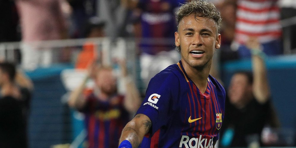 Alves: Neymar Harus Berani Tinggalkan Barcelona