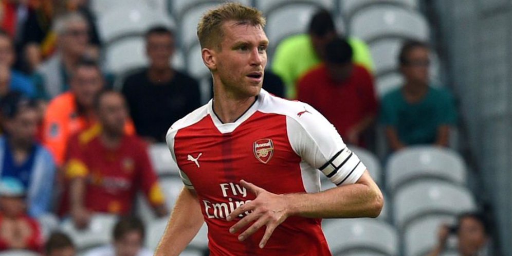 Mertesacker Sangat Membantu Pemain Muda Arsenal