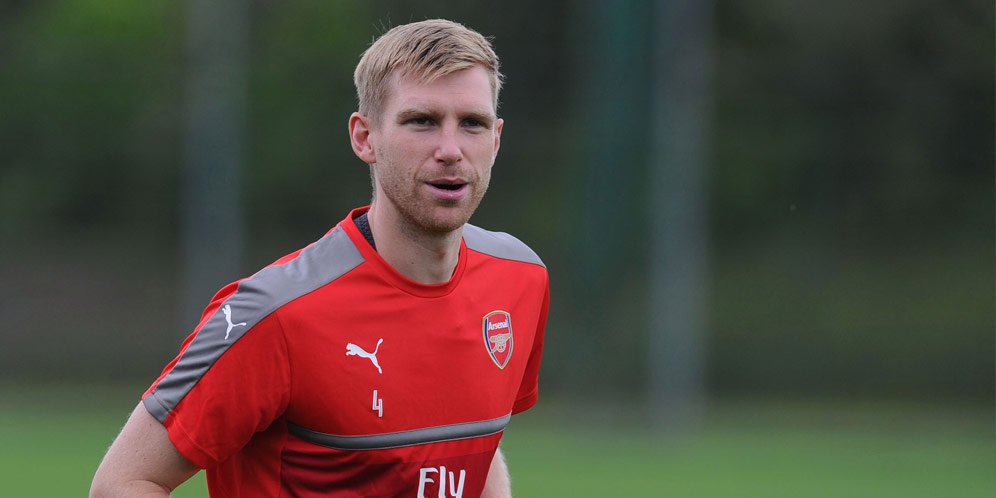 Mertesacker Minta Pemain Muda Arsenal Tidak Gampang Sungkan