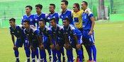 Laga Derby Malang Ricuh, Wasit Hentikan Laga Laga Derby Malang Ricuh, Wasit Hentikan Laga