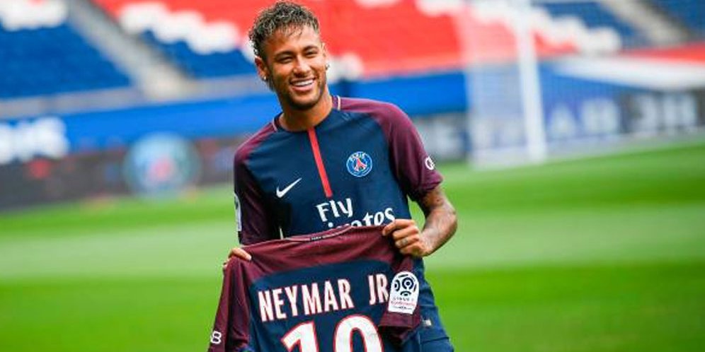 Alves Bantah Bujuk Neymar Pindah ke PSG