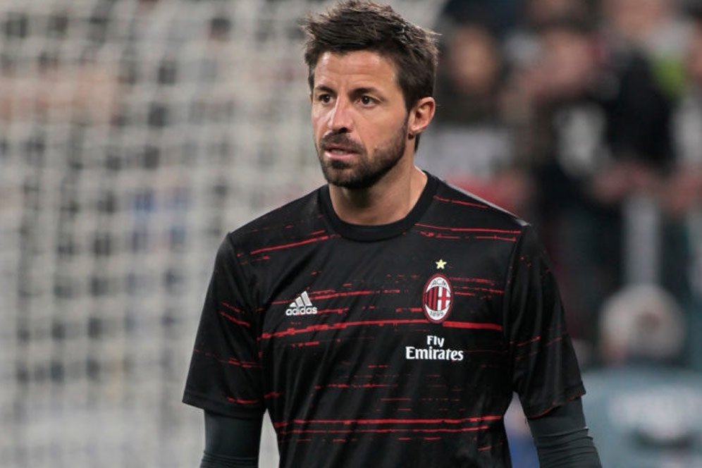 Putra Kiper Milan Ber-jersey Juve, Apa Yang Kamu Pakai Itu?! Putra Kiper Milan Ber-jersey Juve, Apa Yang Kamu Pakai Itu?!