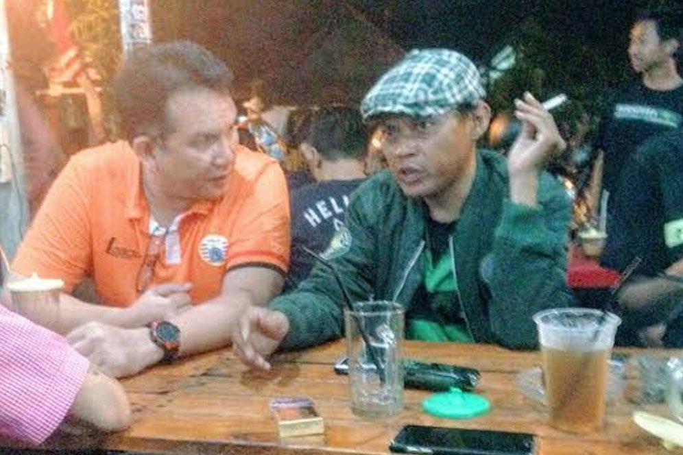 Ferry Indrasjarief Kisahkan Pertemuannya Dengan Bonek di Surabaya