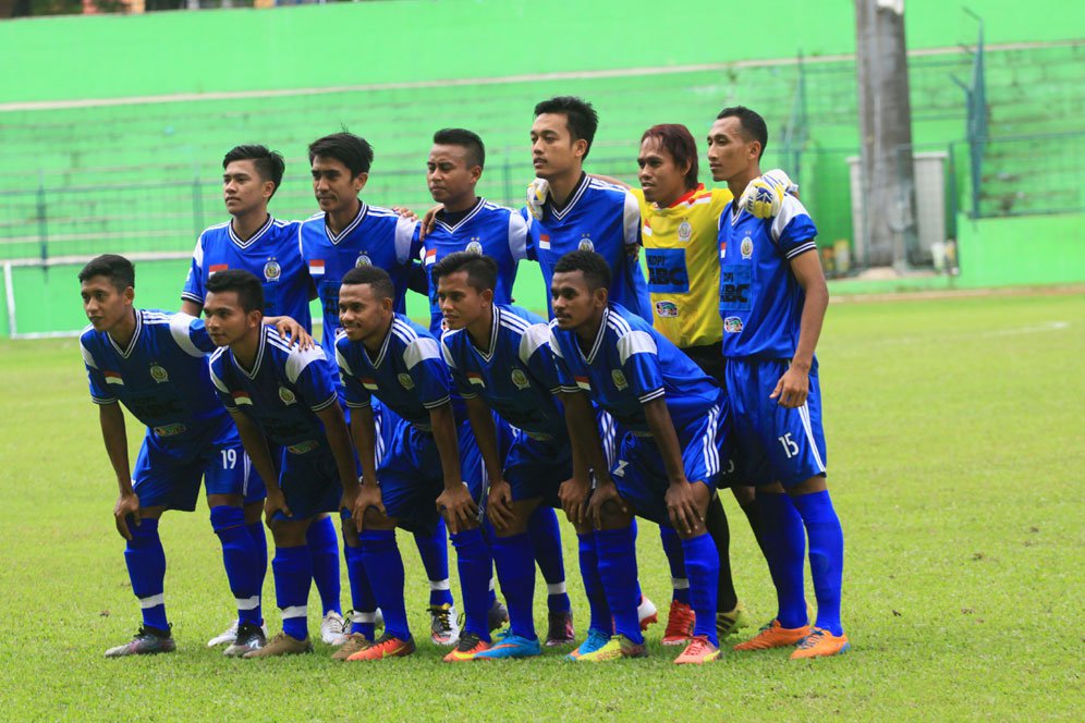 Laga Derby Malang Ricuh, Wasit Hentikan Laga