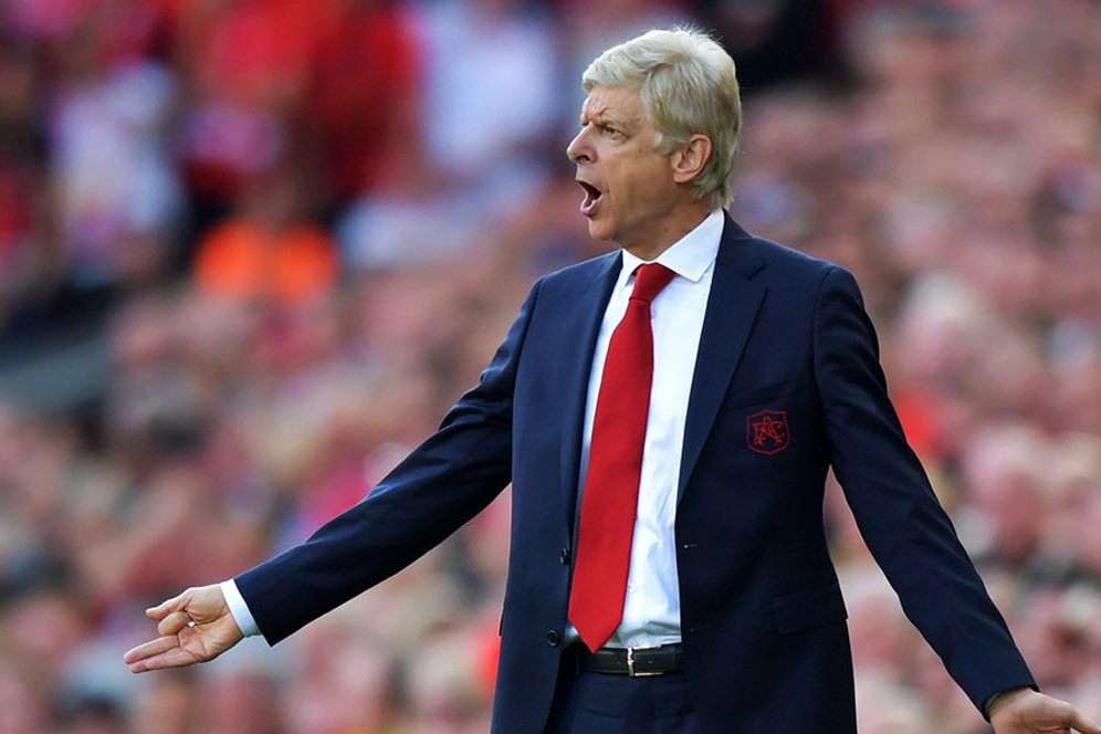 Wenger Anggap Standar Perwasitan Inggris Jalan di Tempat