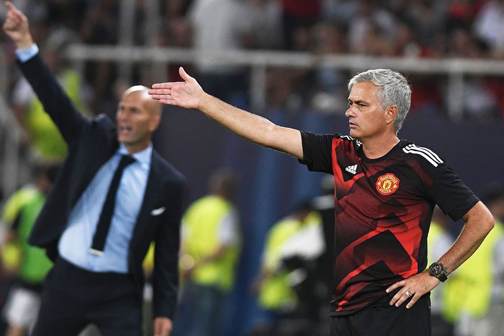 Gagal Juara, Mourinho Berikan Medali Runner-up Kepada Fans