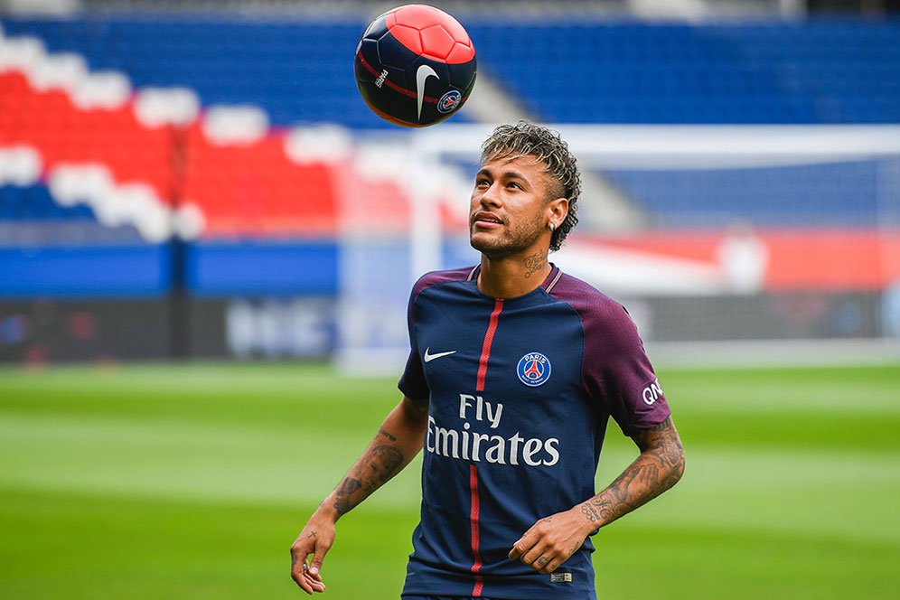 Alves Bantah Pengaruhi Neymar Pindah ke PSG