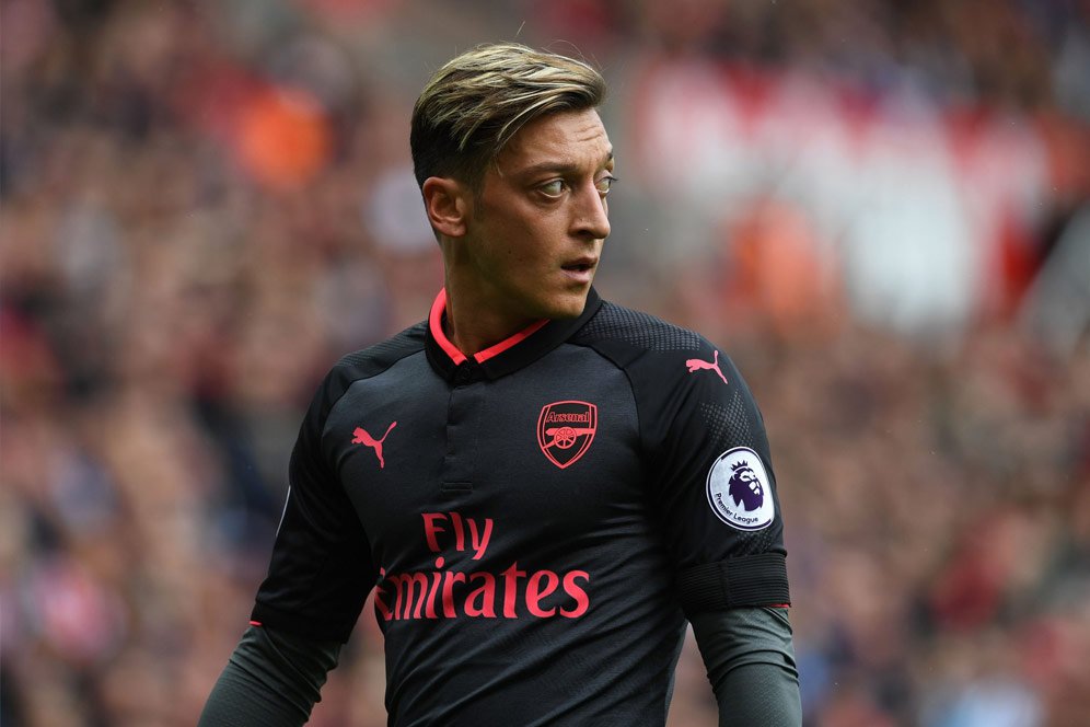 Ozil Minta Legenda Arsenal Jangan Banyak Omong