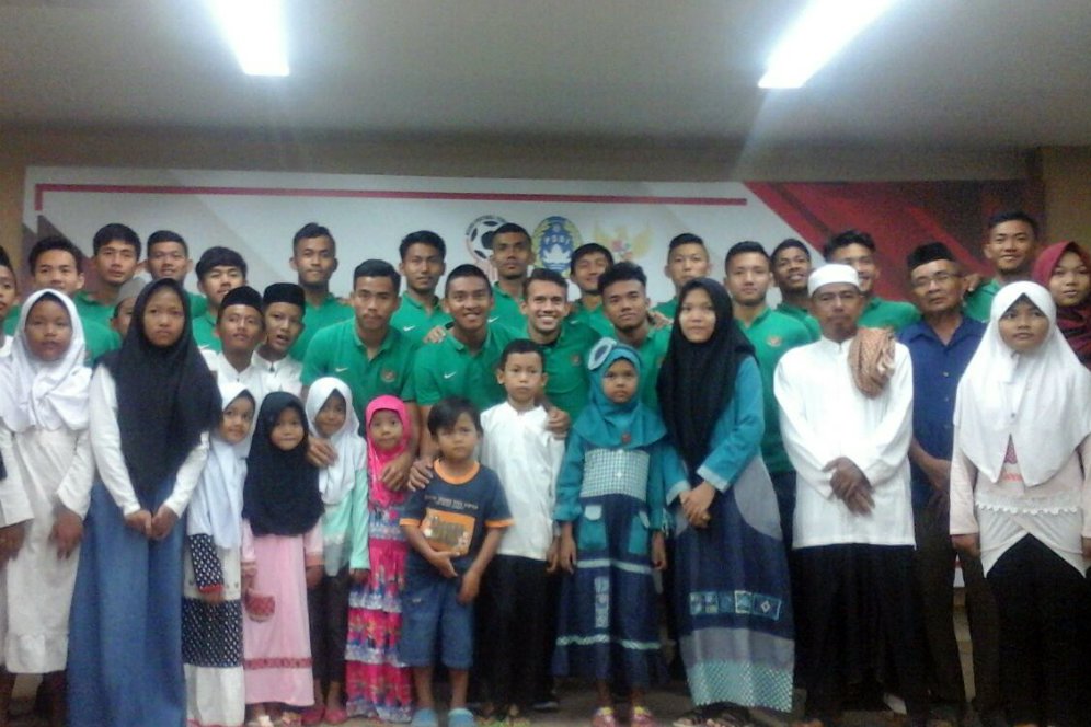 Timnas U-19 Gelar Doa Bersama Anak Yatim Piatu