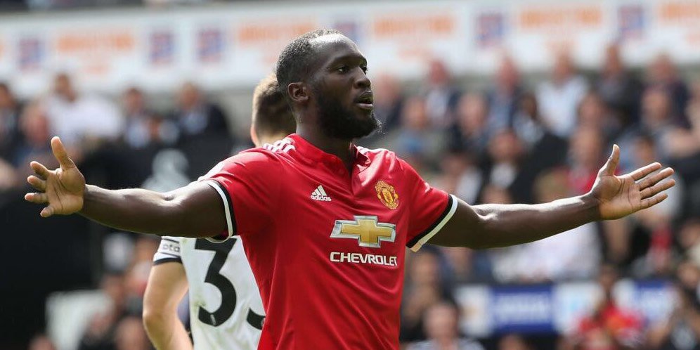 Smalling: Lukaku itu Monster