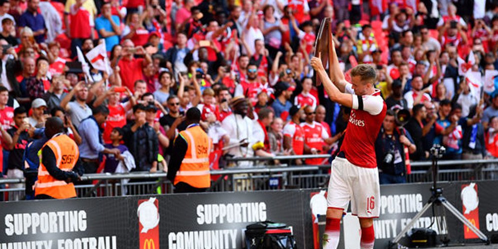 Rob Holding Yang Semakin Nyaman di Wembley