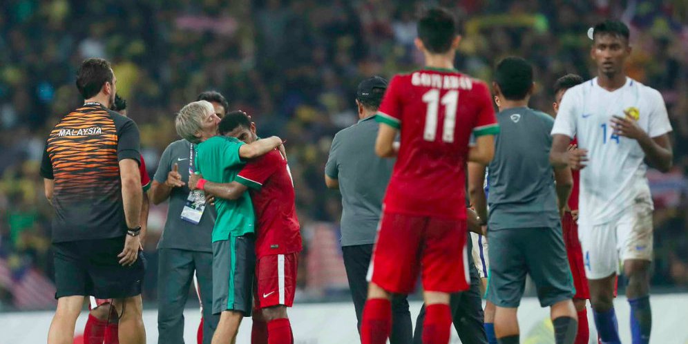 skuat timnas U-22 bersedih usai kalah melawan Malaysia.