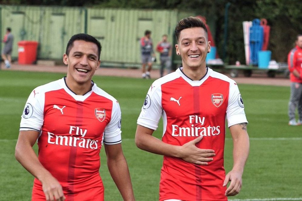 'Arsenal Lebih Baik Tanpa Ozil, Tapi Masih Butuh Sanchez'