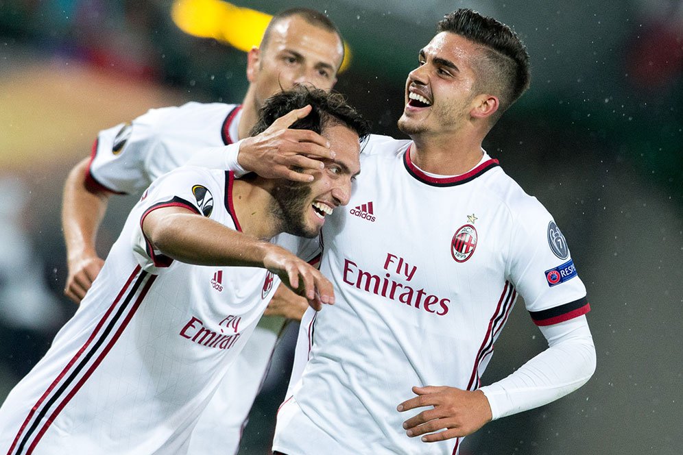 Bahagianya Andre Silva Cetak Hattrick Untuk AC Milan