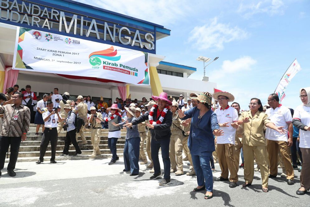 Menpora Lepas Peserta Kirab Pemuda 2017 di Miangas Menpora Lepas Peserta Kirab Pemuda 2017 di Miangas