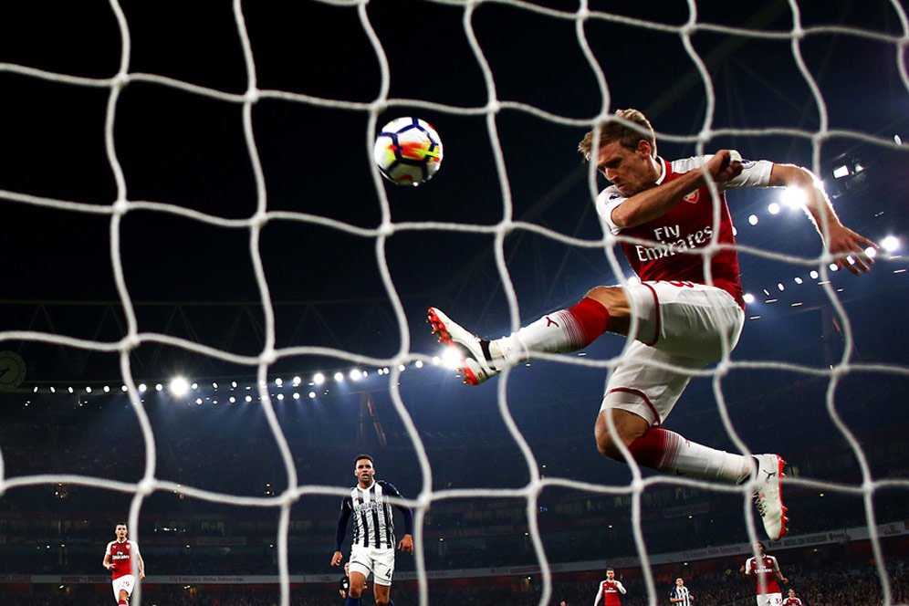 Monreal Bicara Soal Penyelamatan Krusialnya Lawan West Brom