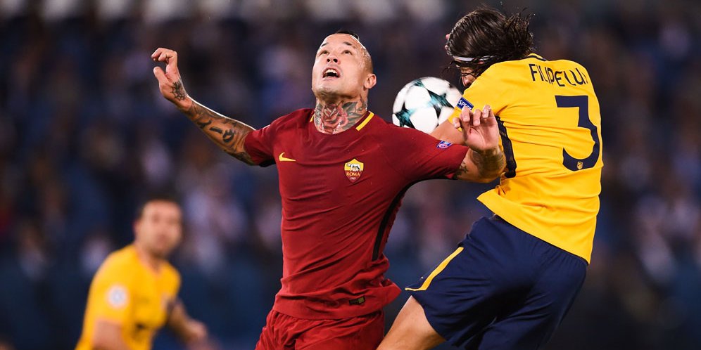 Radja Nainggolan berduel dengan Filipe Luis