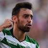 Tiba di Carrington, Bruno Fernandes Berpose Dengan Jaket Manchester United