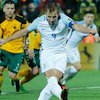 Ferdinand Ragu Dengan Penyerang Inggris di Piala Dunia