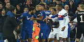 Fans Everton Yang Tonjok Pemain Lyon Sambil Gendong Bayi Dihukum Seumur Hidup Fans Everton Yang Tonjok Pemain Lyon Sambil Gendong Bayi Dihukum Seumur Hidup
