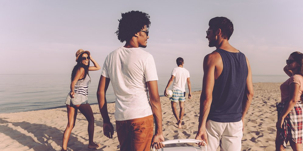 Foto Selebgram Di Pantai Cowok - gaya selfie kekinian