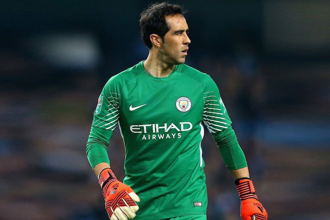 2. Claudio Bravo (Agustus 2016)