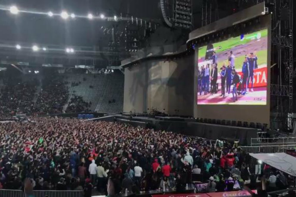 Grup Band U2 Mundurkan Jam Konser Demi Tayangkan Laga Messi cs Grup Band U2 Mundurkan Jam Konser Demi Tayangkan Laga Messi cs