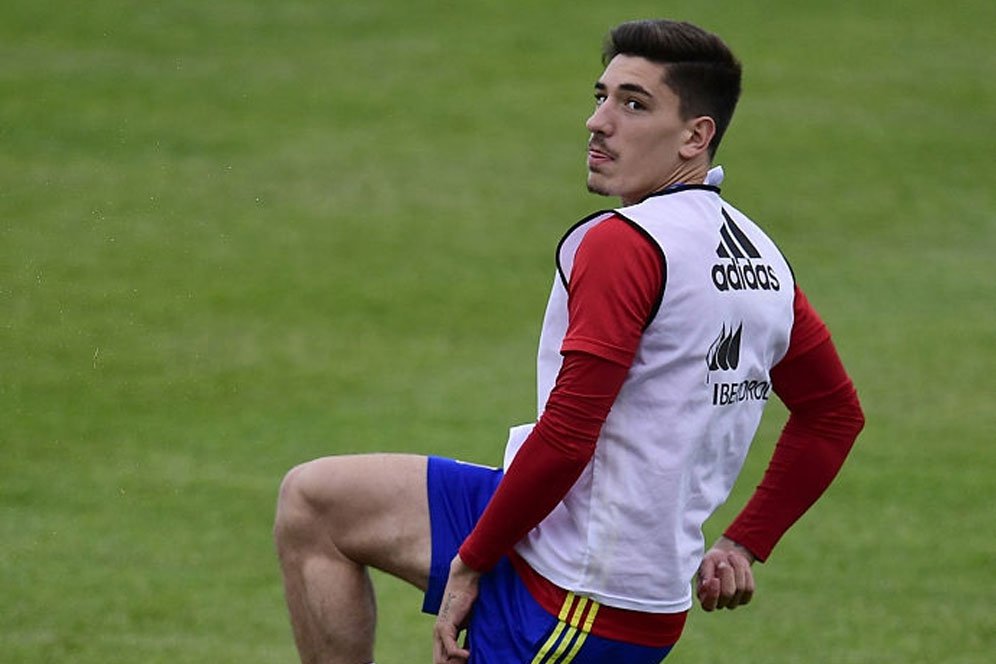 Arsenal Kalah dari Liverpool, Bellerin Kecewa Tapi Campur Bangga